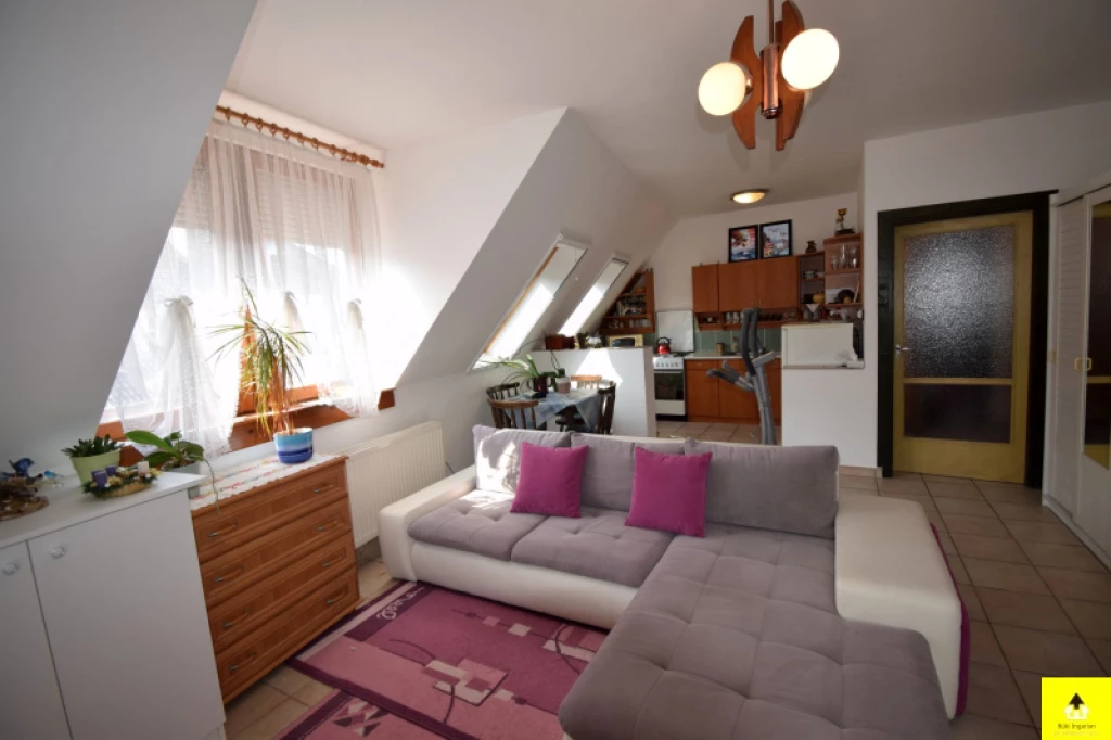 Eladó téglalakás, Győr, Győr-Sziget városrészén modern, belső kétszintes lakás eladó – kiváló elhelyezkedés, alacsony rezsi!