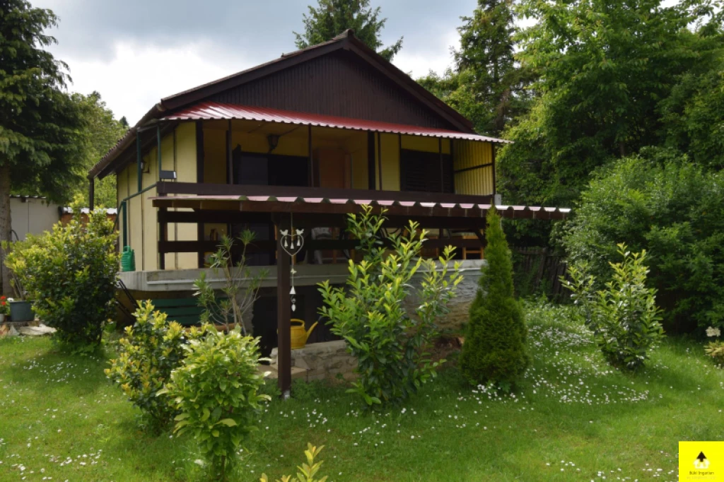 Eladó családi ház, Kőszeg, Panorámás telek kis házzal Kőszegen, a Szabóhegy lábánál!