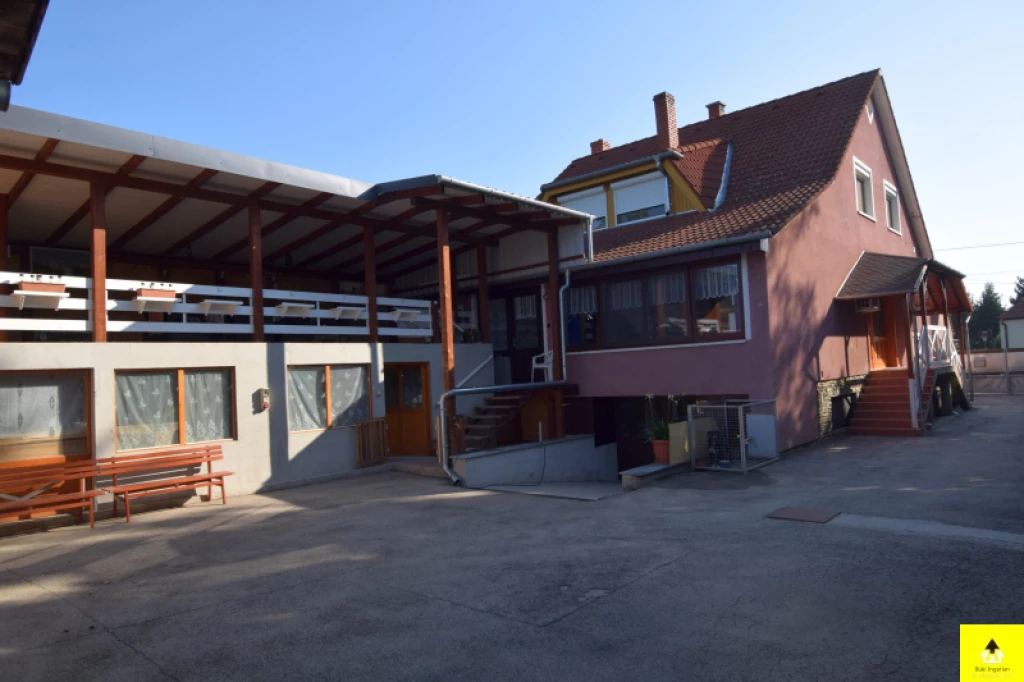 c3-1-name c2-1-name, Csepreg, Tágas, kétgenerációs családi ház műhellyel Csepregen – kiváló állapotban, alkalmi áron!