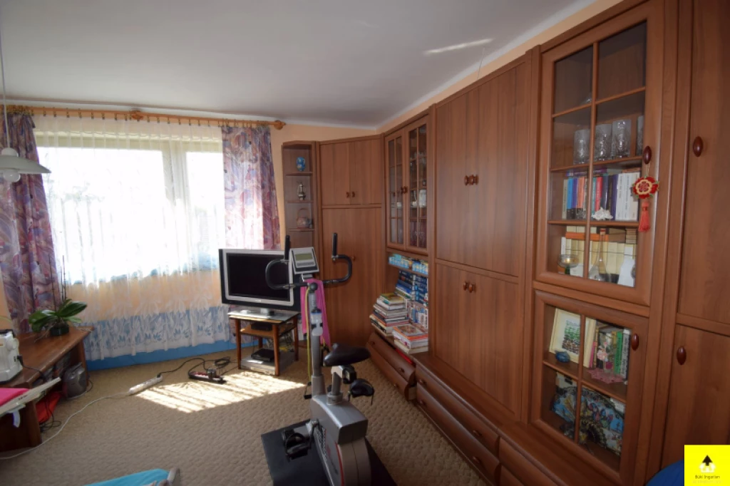 For sale brick flat, Bük