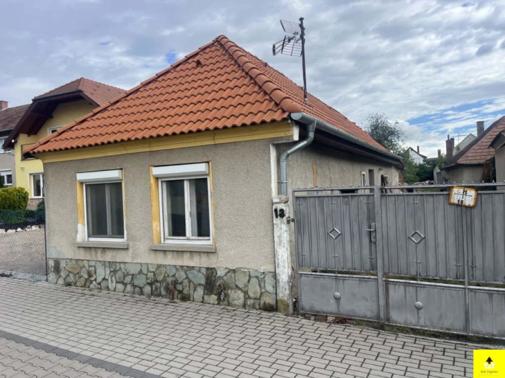 Eladó családi ház, Bük, Bük központjában remek alapokkal rendelkező ház!
