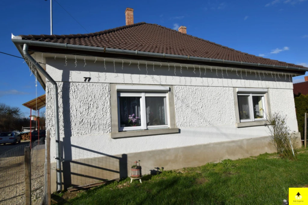 Eladó családi ház, Jákfa, Igényesen felújított családi ház eladó Sárvár közelében Jákfán – nagy telekkel, kiváló állapotban!