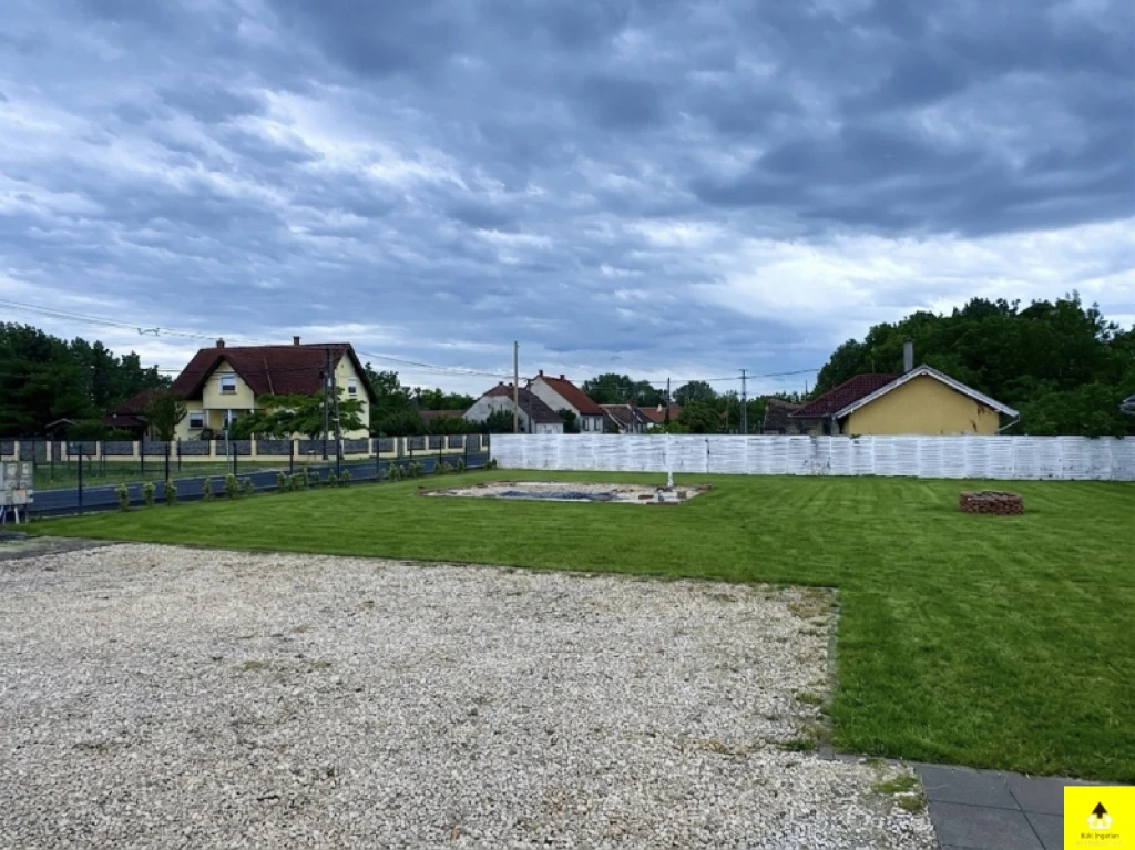 c3-1-name c2-23-name, Nagysimonyi, Tágas, 130 m²-es lakás saját udvarral eladó Nagysimonyiban – kiváló ár-érték arány!