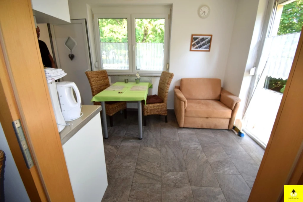 Eladó családi ház, Bük, Bükfürdőn, a Gyógy- és Élményfürdő bejáratától 250 méterre, 6 apartmanból álló ingatlan kedvező áron