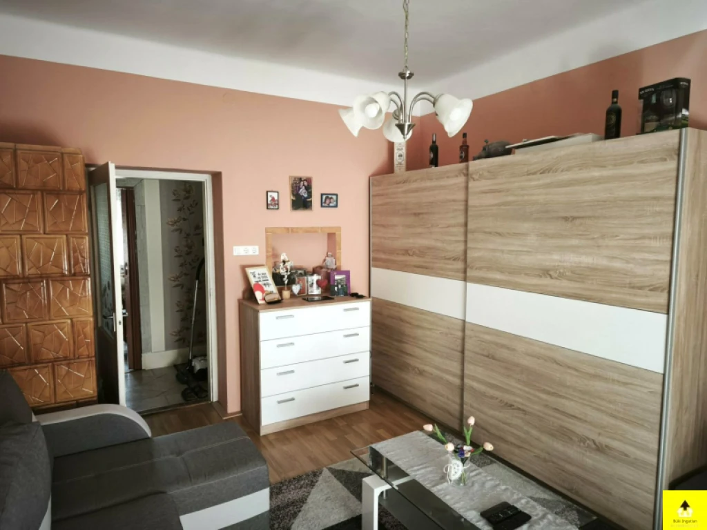Eladó téglalakás, Bük, Bükön 53 m²-es, 2 szobás lakás saját kertrésszel, garázzsal és pincével eladó – 37,5 M Ft