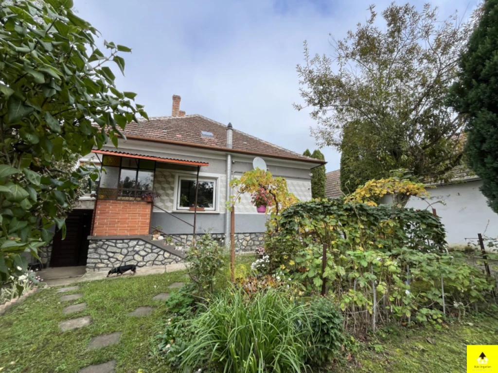 c3-1-name c2-1-name, Zsira, Zsirán családi ház eladó 1788 m²-es saroktelken – Lutzmannsburg fürdőjétől mindössze 800 méterre!