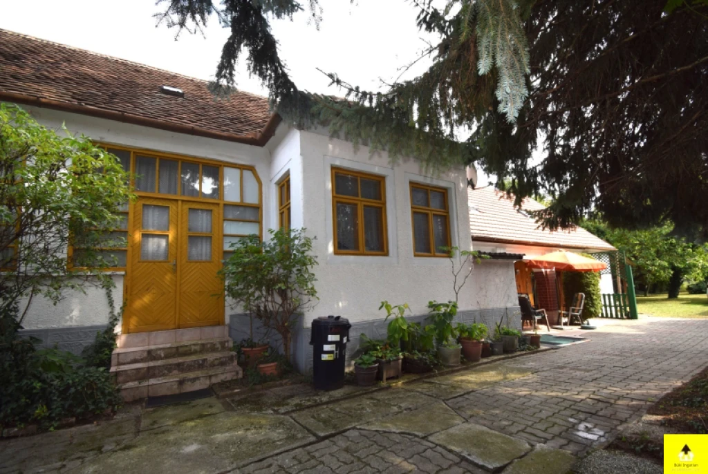 Eladó családi ház, Csepreg, Csepregen nappali + 3 hálószobás, 100 m2-es ház, dupla telken, alkalmi áron 34,9 M Ft!