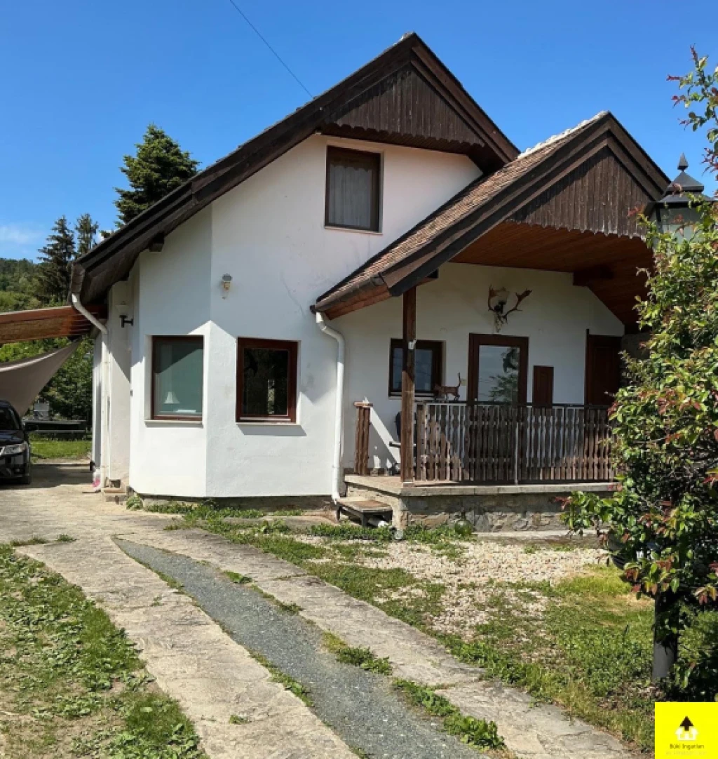 Eladó családi ház, Kőszeg, Kőszegen a Szabó-hegy lábánál lakóház, 1215 m²-es gondozott kerttel – alkalmi áron eladó!