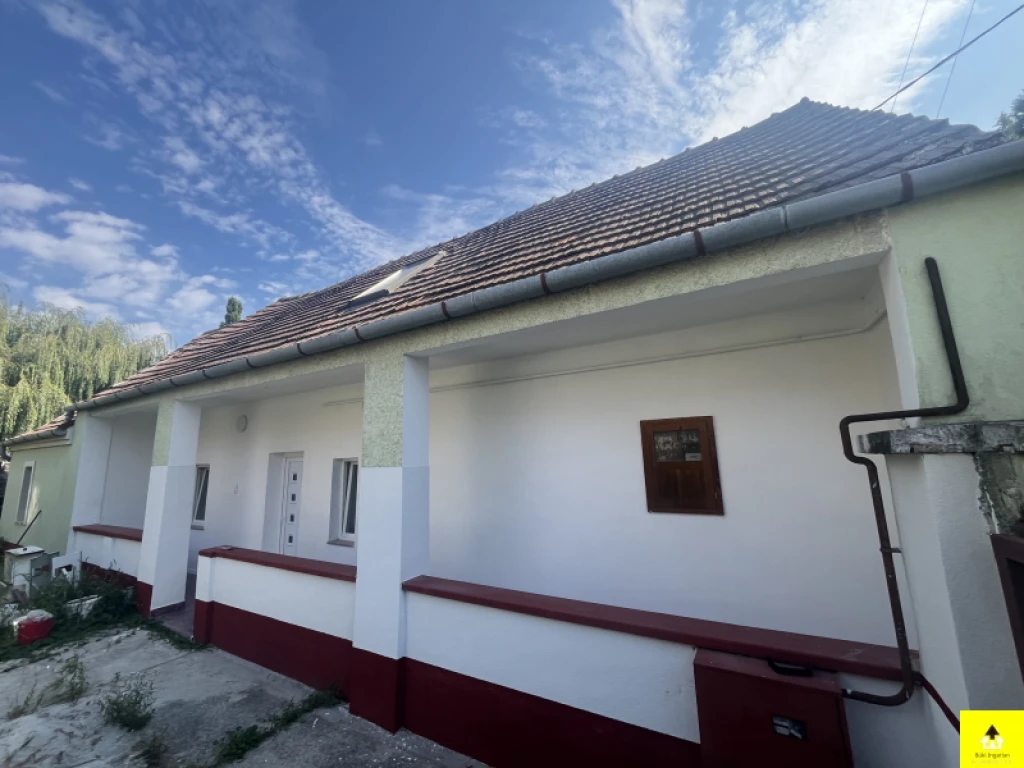 Eladó családi ház, Csepreg, Családi ház eladó Csepregen, nagy telekkel és garázzsal – 47 millió Ft!