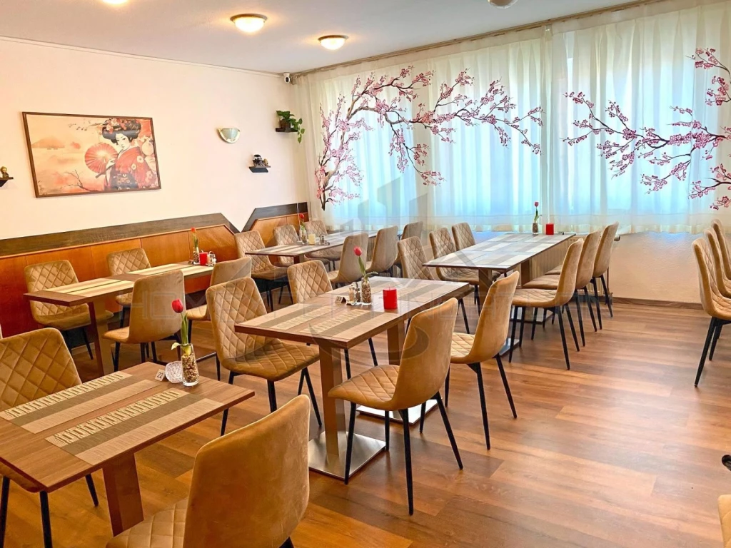 Eladó 1450 m2 hotel, Győr