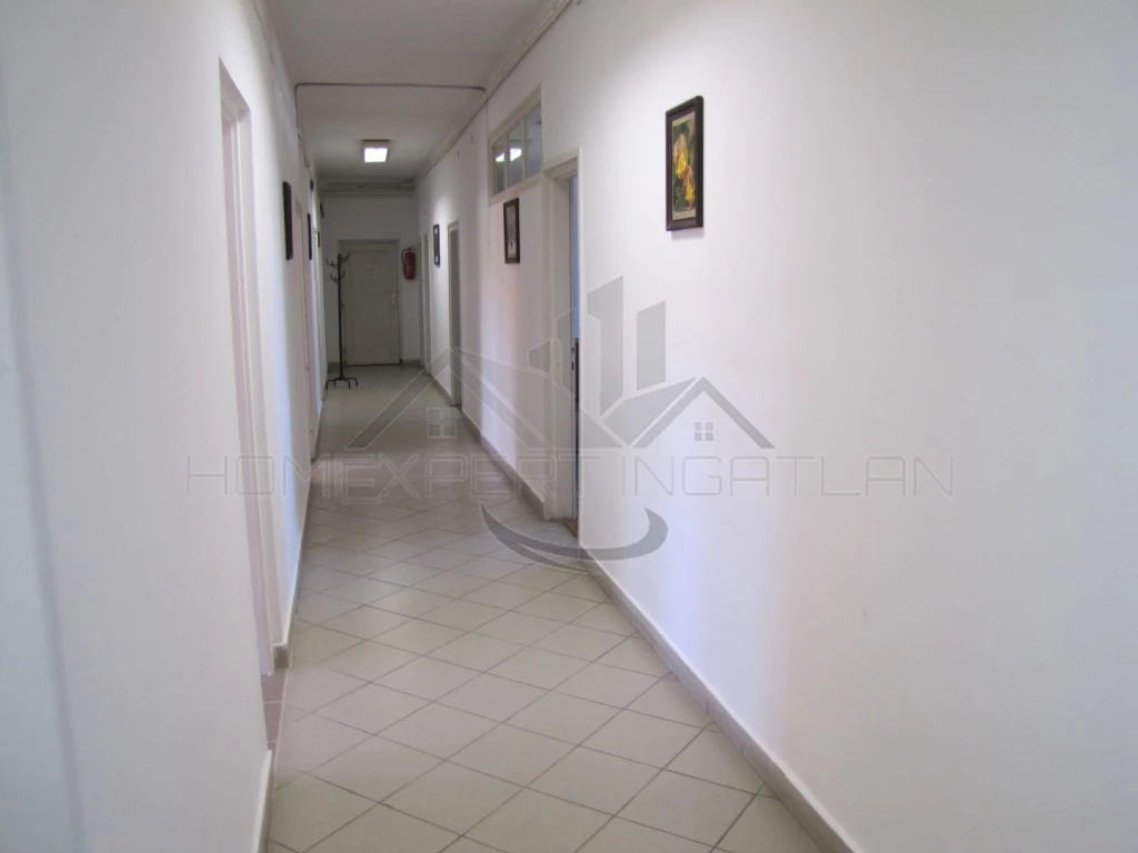 Kiadó 200 m2 iroda irodaházban, Győr