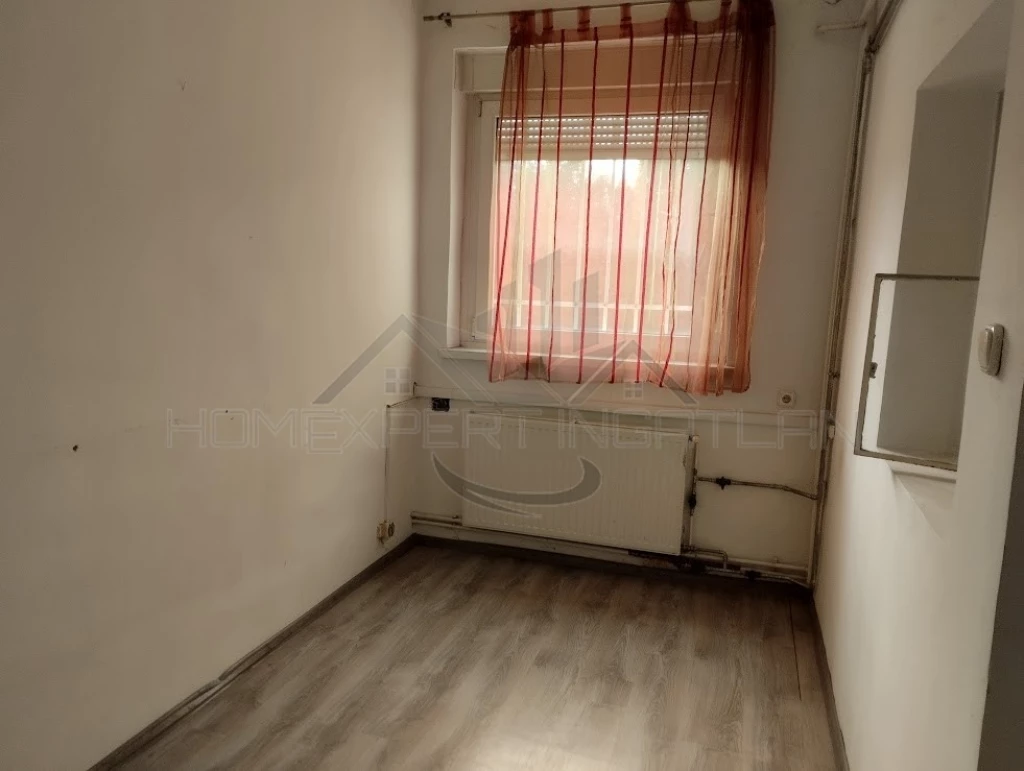 Kiadó 100 m2 üzlethelyiség, Győr