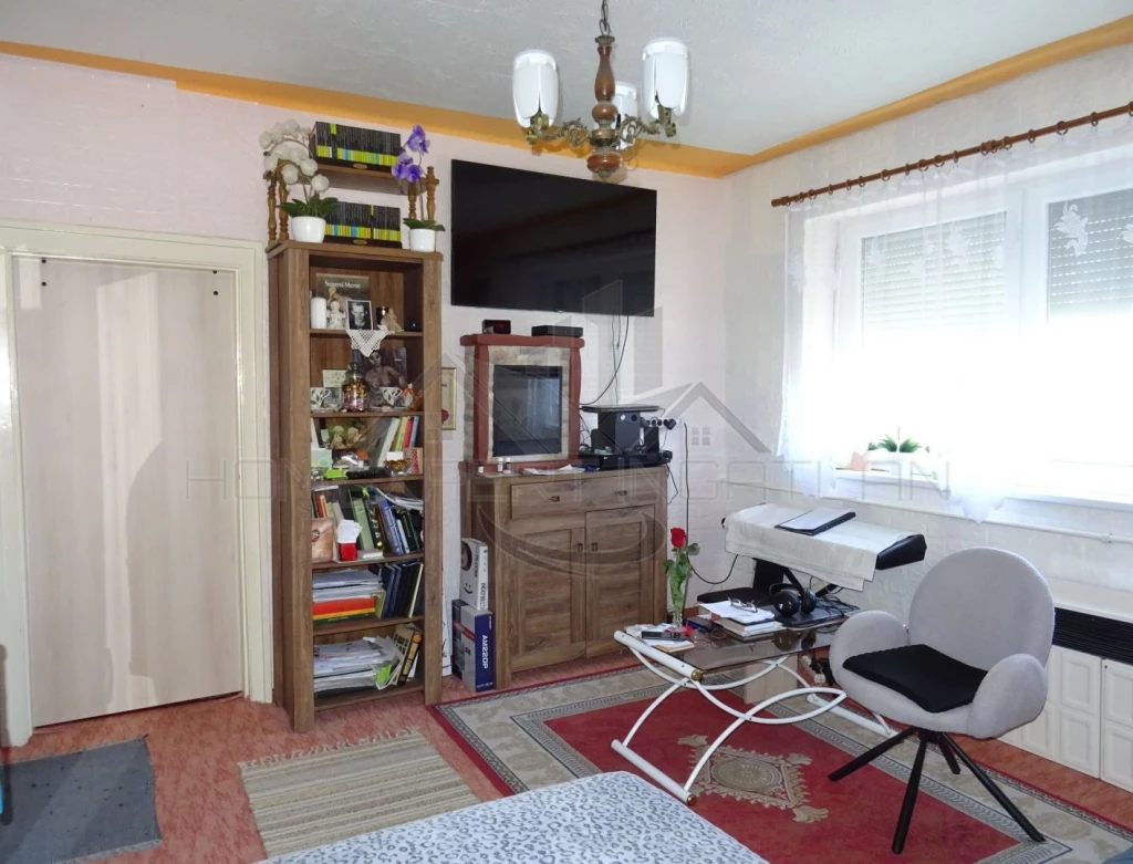 Jó állapotú, földszinti lakás Pápán