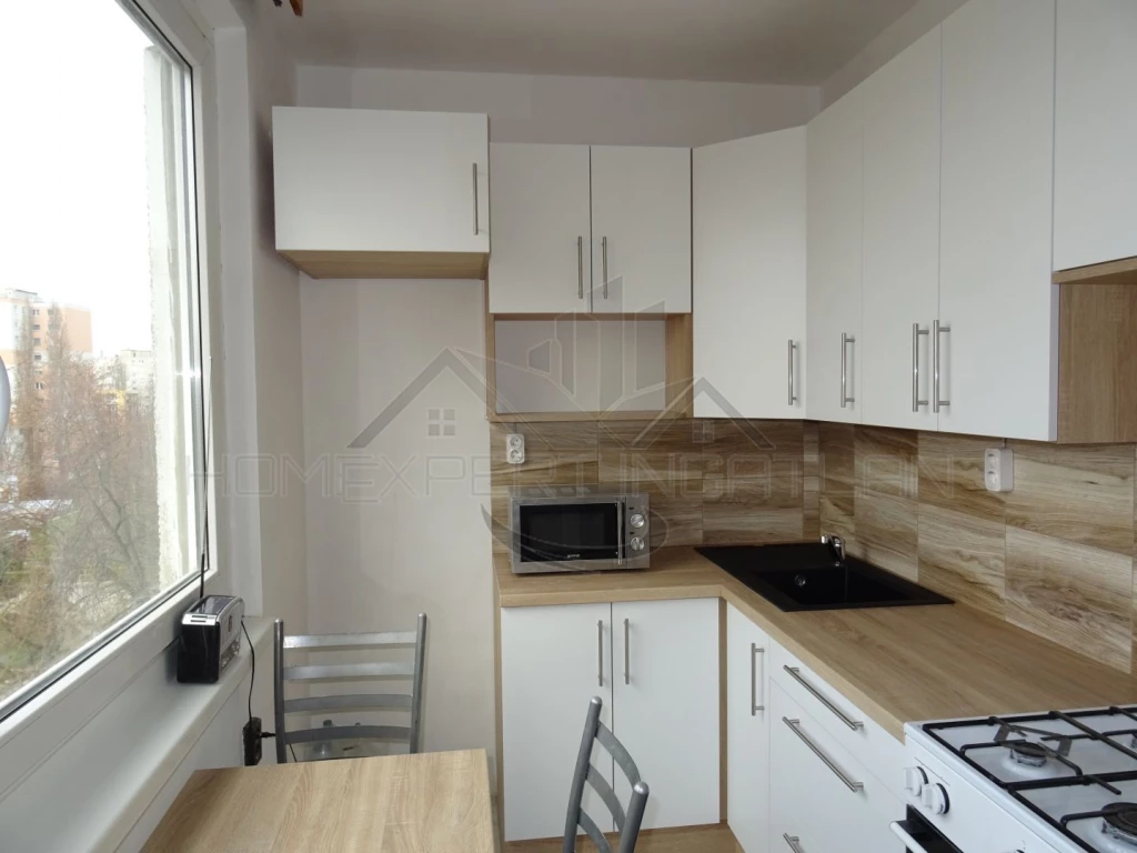 Felújított, szép lakás Győr-Adyvárosban