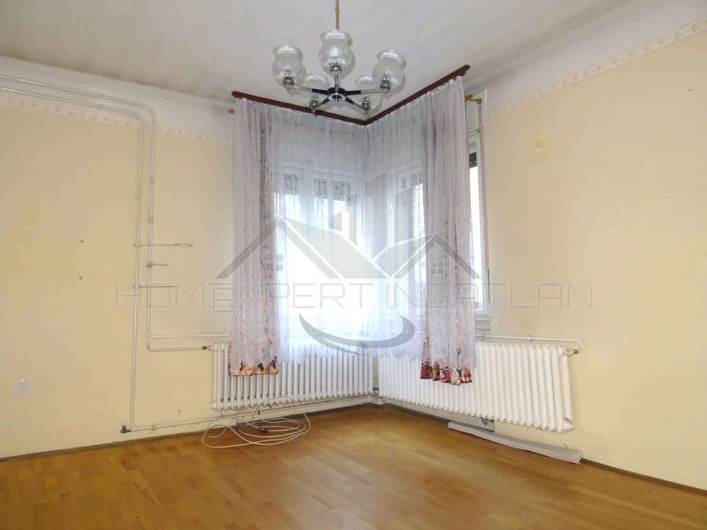 Belső udvari parkra nyíló lakás Győr-Belvárosban