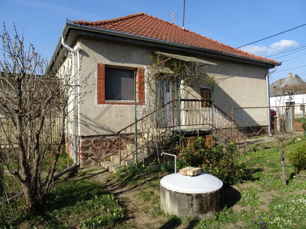 Jó állapotú ház Romándon