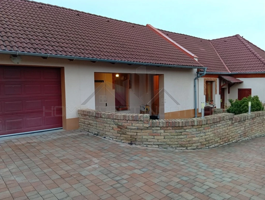 c3-1-name c2-1-name, Győr, Ménfőcsanak