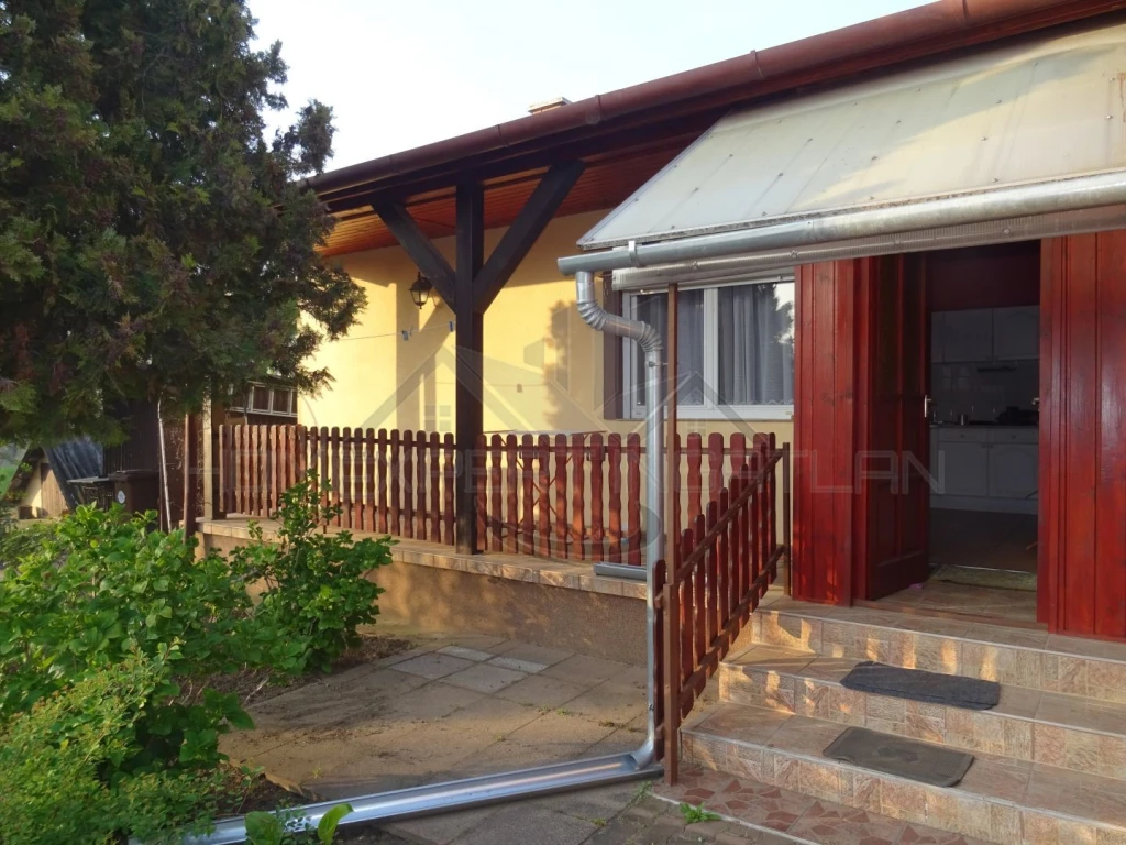 c3-1-name c2-1-name, Győr, Ménfőcsanak