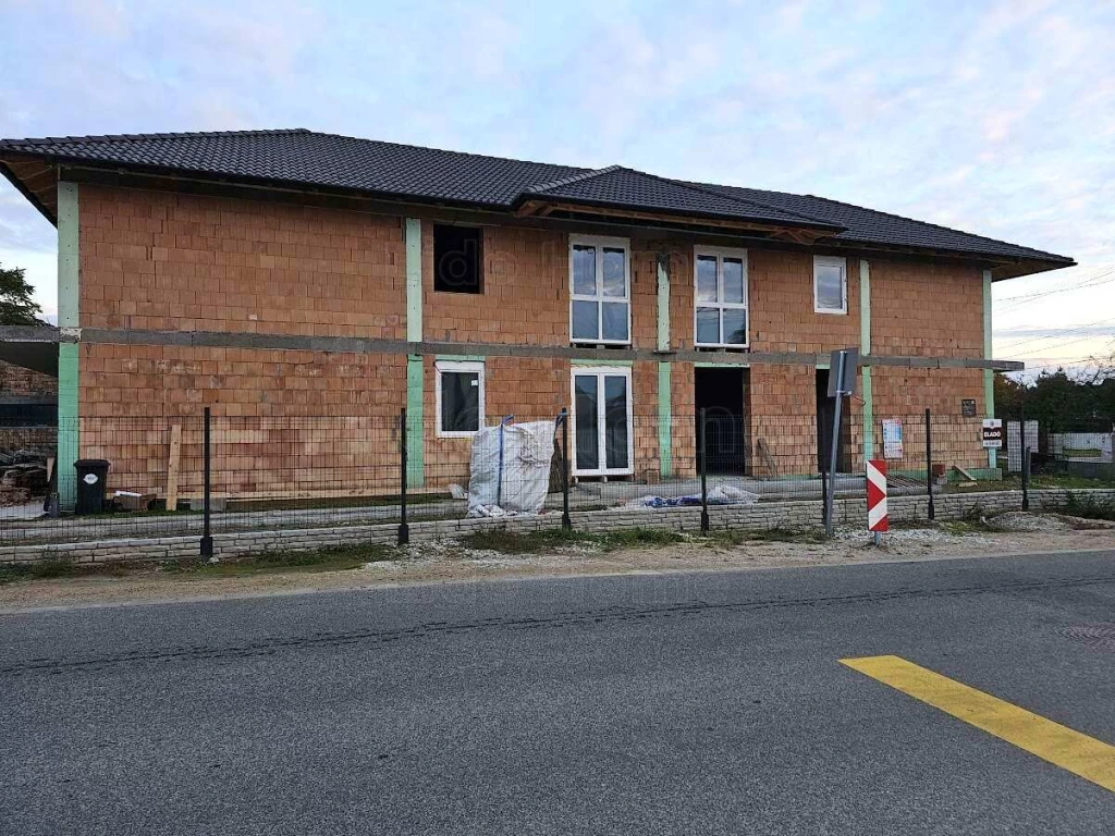 Győr-Szabadhegyen eladó újépítésű társasházi lakás!