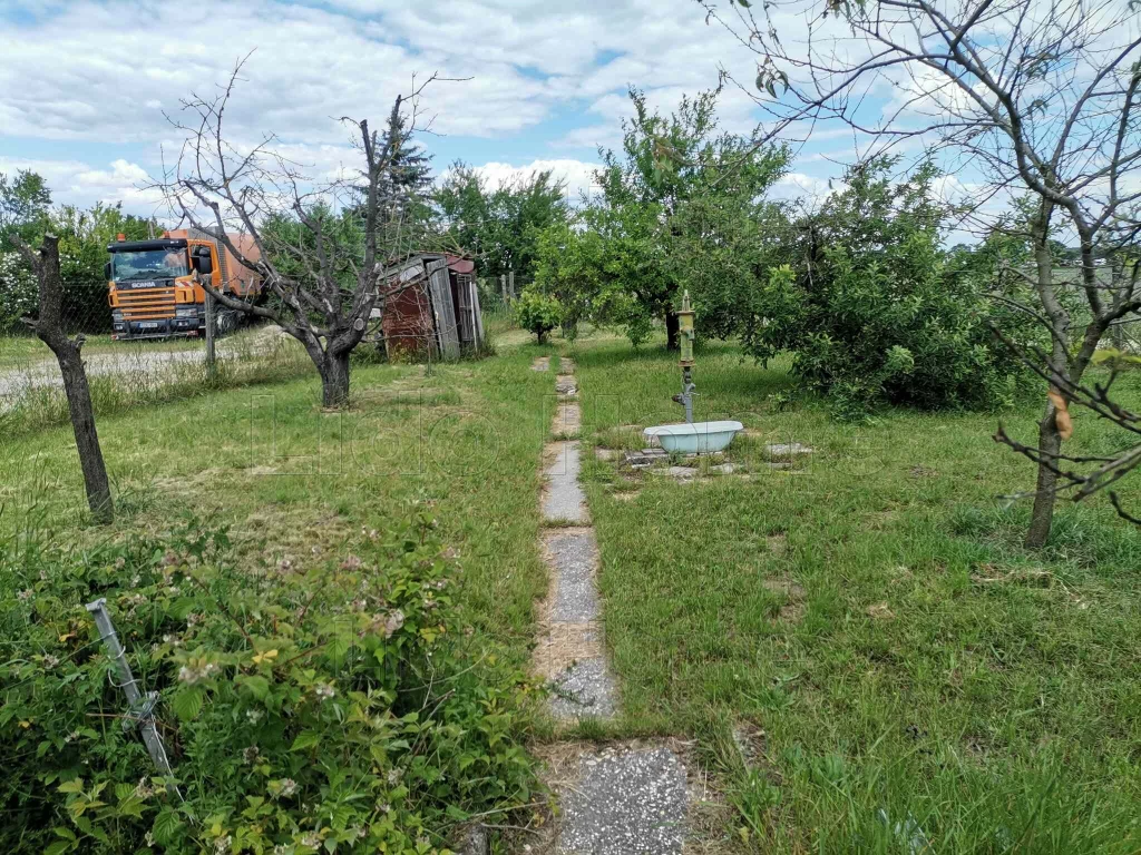 Hangulatos zártkerti birtok Győr-Sáráson