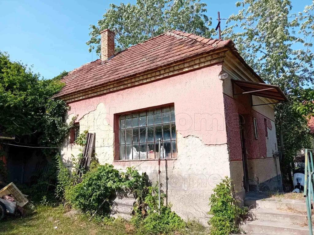 Eladó felújítandó családi ház