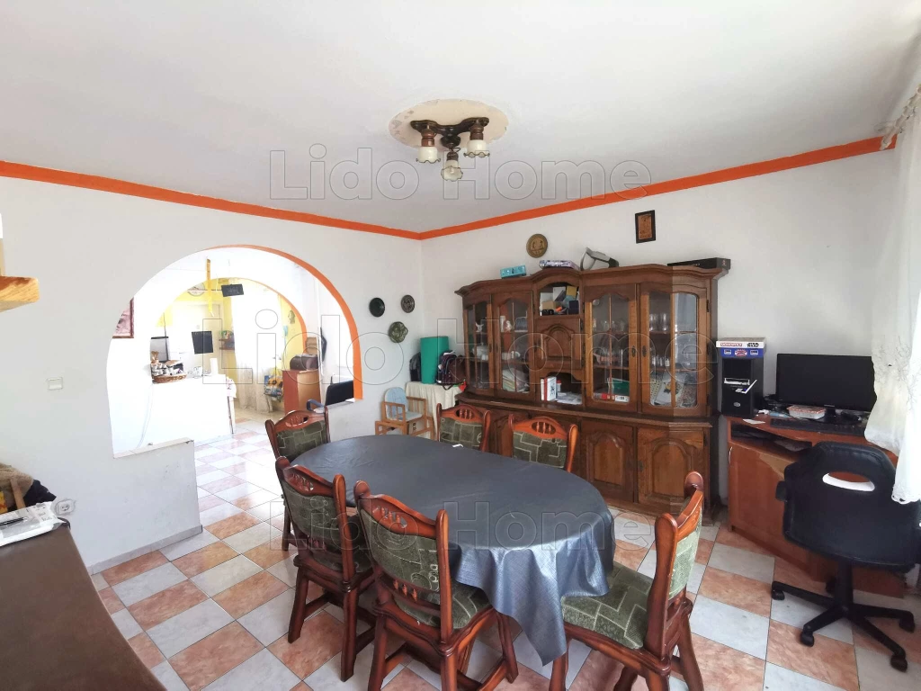 Tágas családi ház eladó Győrszentiván csendes utcájában!