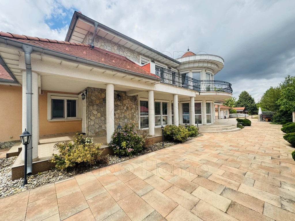 c3-1-name c2-1-name, Győrújbarát