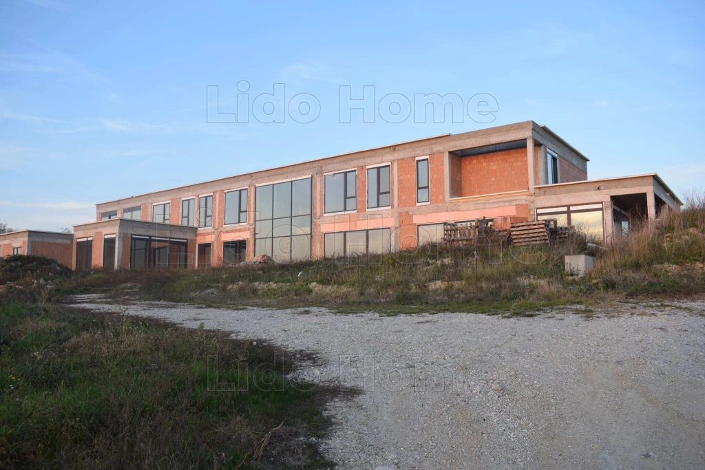 Eladó egy körpanorámás építés alatti családi ház Győrságon