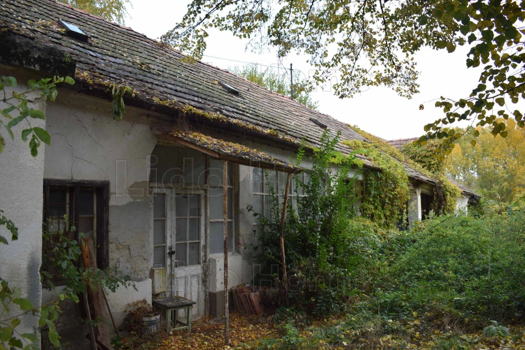 Eladó erősen felújítandó ház Veszprémvarsányban