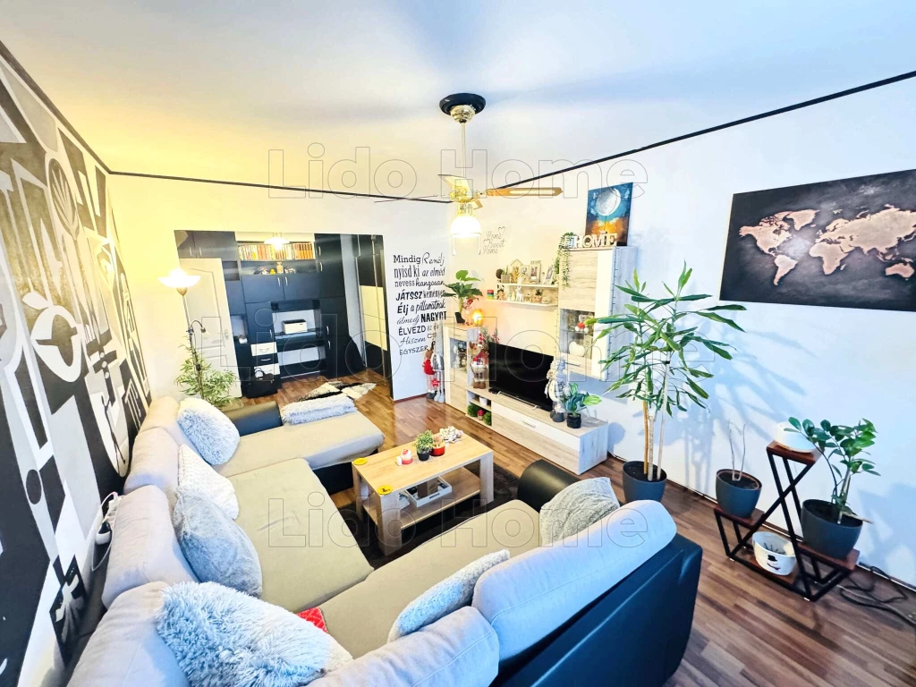 Eladó panellakás Győr-Adyvárosban!