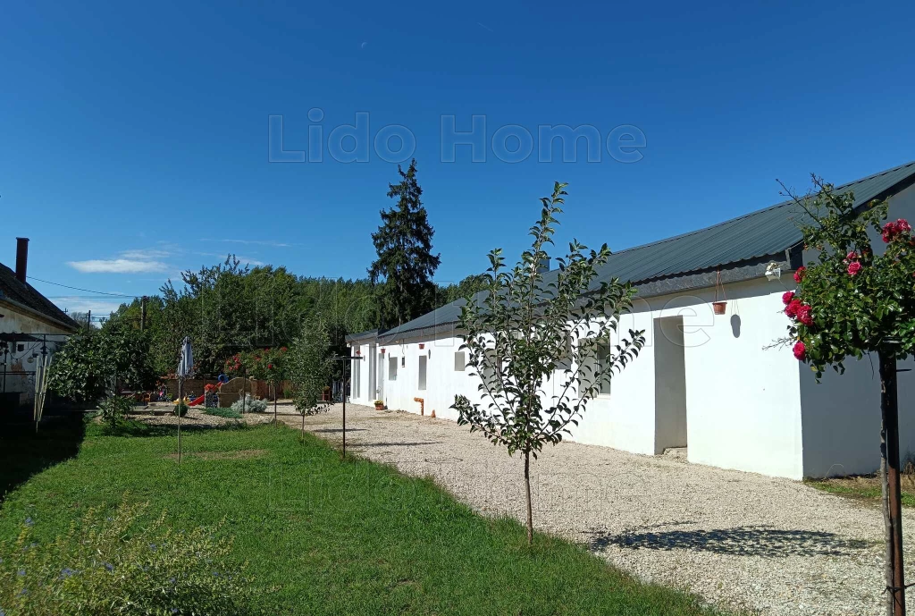 Szépen felújított családi ház eladó Romándon