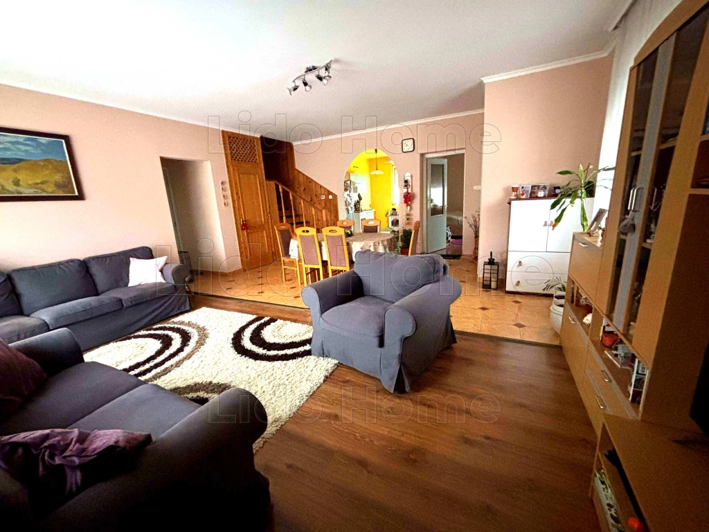 Eladó kétszintes családi ház Kónyban