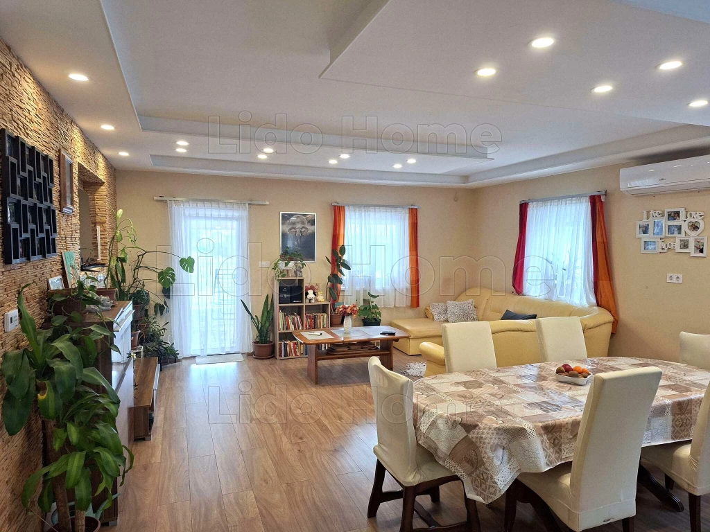 Eladó napelemes családi ház Darnózselin!