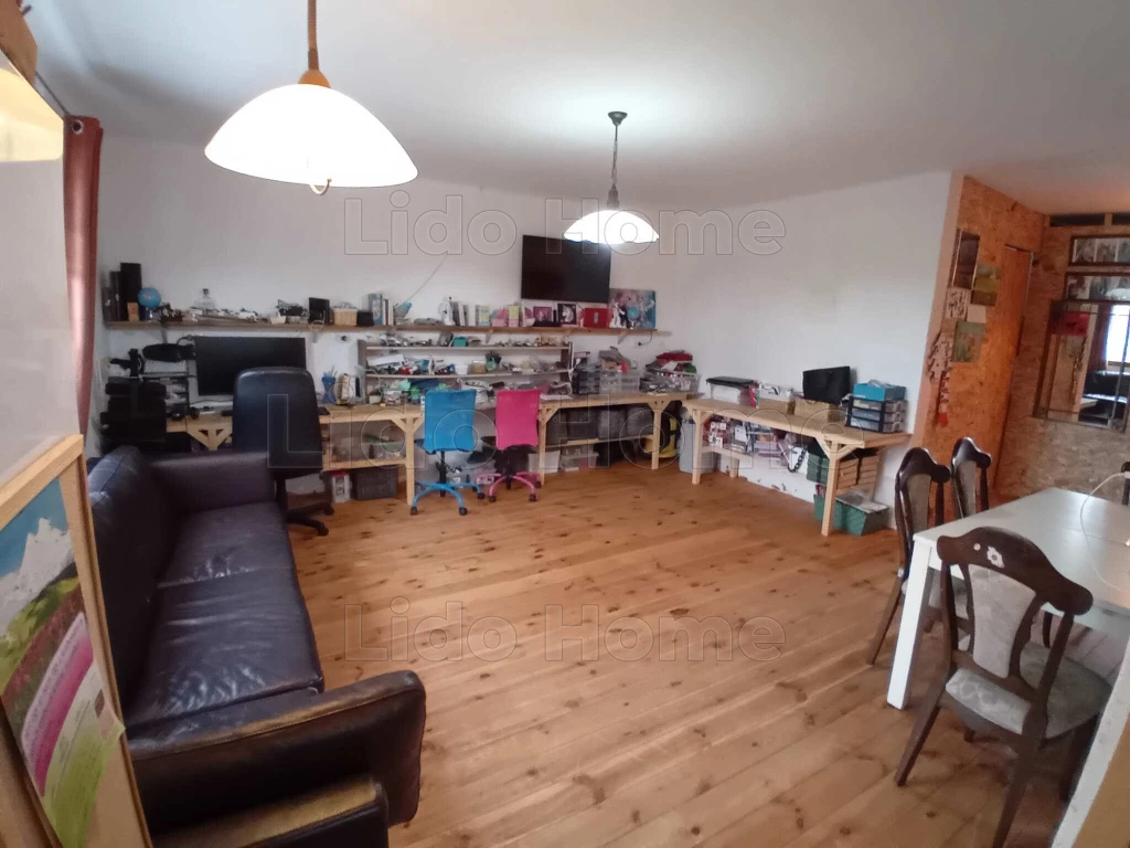 Eladó Győrszemere csendes utcájában egy részben felújított családi ház!