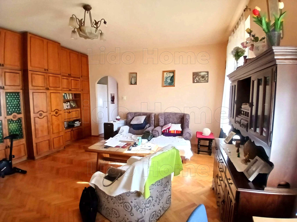 Belváros, Sziget, 57m2-es felújított lakás! Kiváló befektetési lehetőség!