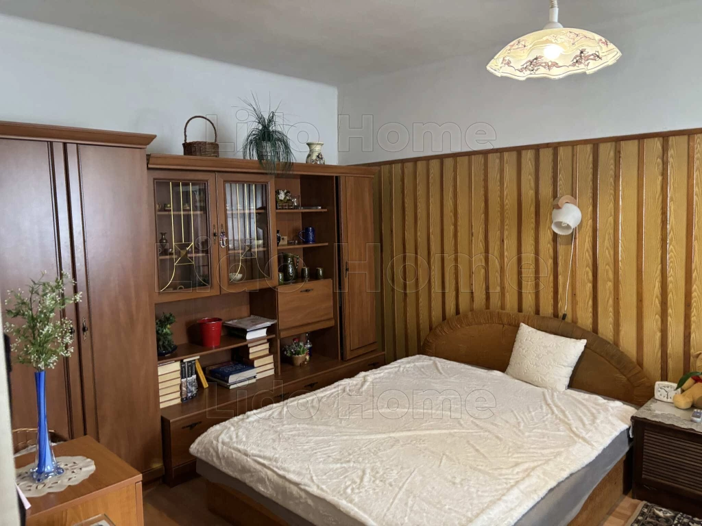 Eladó tényői családi ház