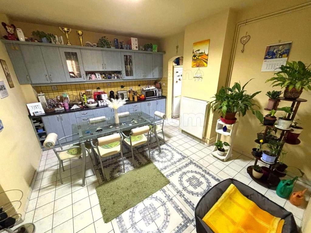 Eladó családi ház Nyúlon!