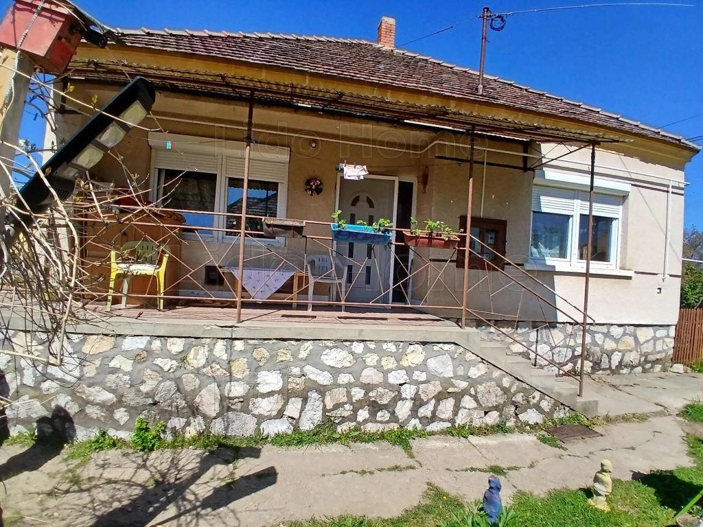 c3-1-name c2-1-name, Bakonykoppány