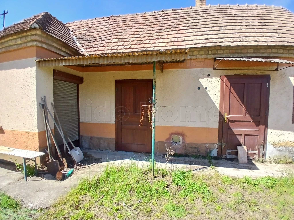 Eladó családi ház Ravazdon!