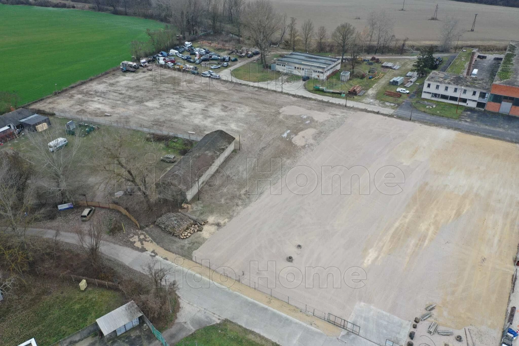 Kiváló adottságú, 8.000 m²-es ipari telephely eladó Vámosszabadin!