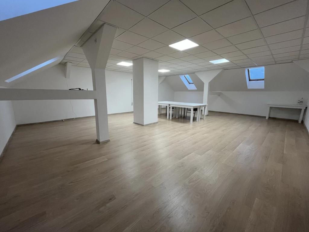 Kiadó Iroda, Győr Győri út 145.000 Ft