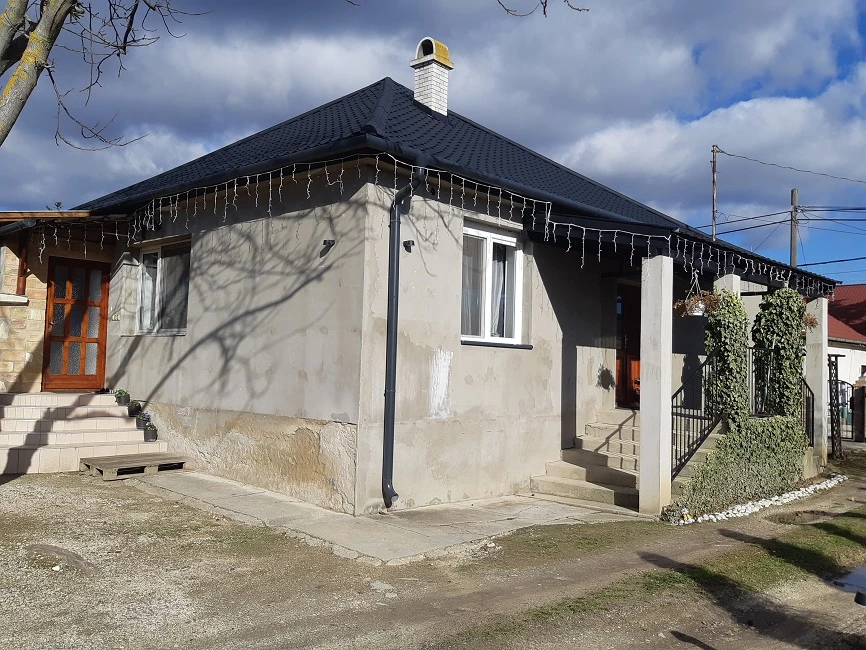 For sale house, Jenő