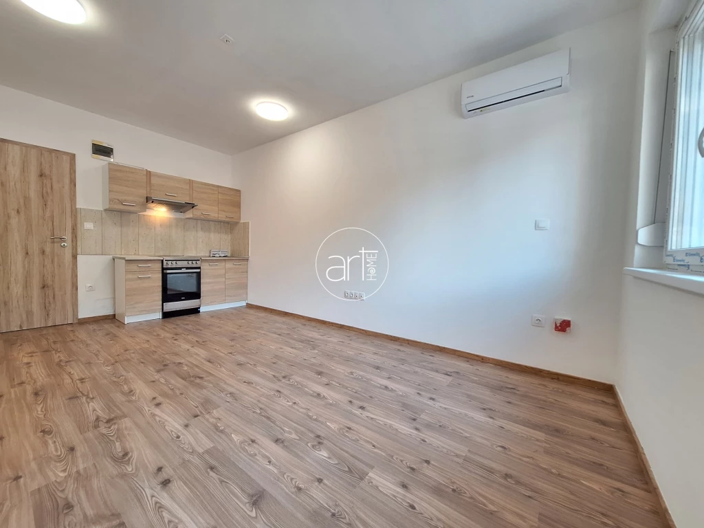 c3-2-name c2-19-name, Szeged, Móraváros