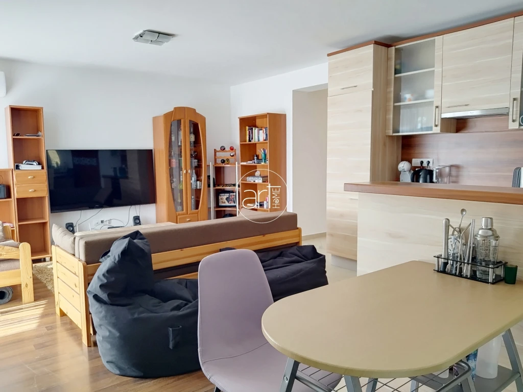 Kiadó Lakás, Szeged Szentháromság utca 700 Ft