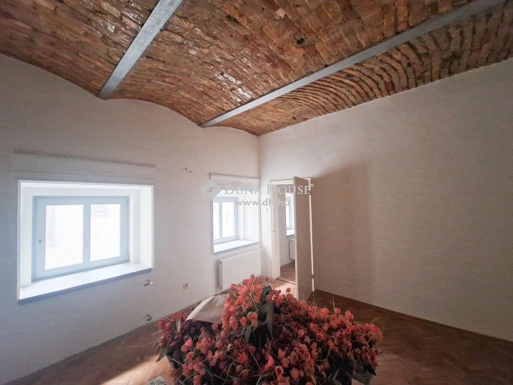 For sale brick flat, Budapest VI. kerület, Nagykörúton belüli terület