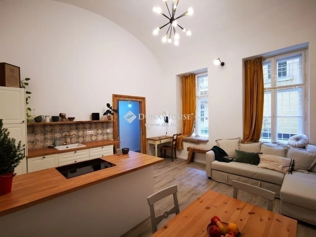 Eladó lakás, Budapest 6. ker.