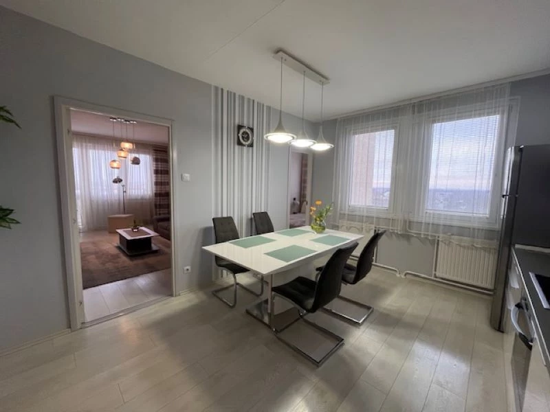 Eladó panellakás, Debrecen