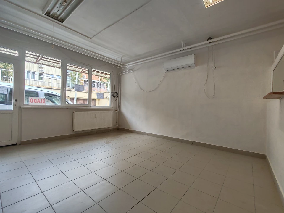 Eladó üzlet, Szolnok