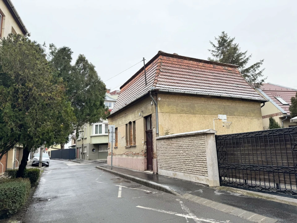 Eladó családi ház, Szolnok