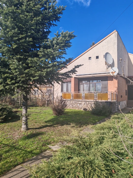 Eladó ikerház, Szolnok